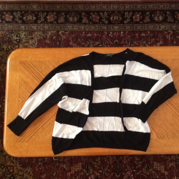 Black and white striped cardigan - Picture 2 of 4