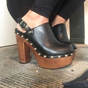 Black forever 21 clogs