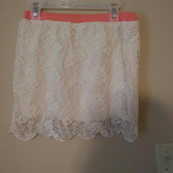 🦄 Lace overlay Skirt Cream Peach Size Small - Picture 2 of 4