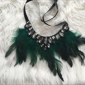 Sale‼️ Green feather bib choker necklace gem