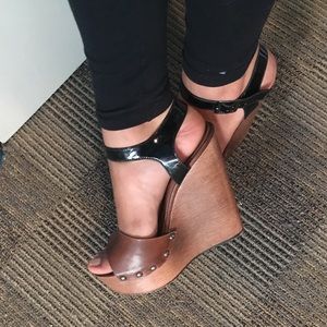 Brown Chinese laundry wedges