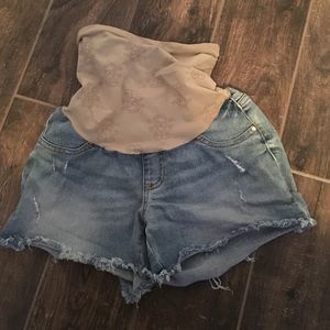 Cute Jessica Simpson Maternity Shorts!