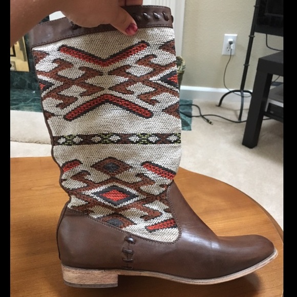 Nava Wanted Tribal Boots NWOT