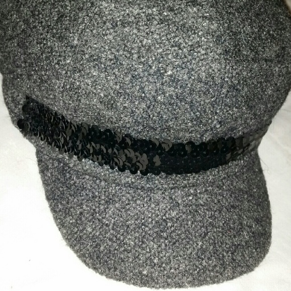 Hat & gloves - Picture 3 of 4