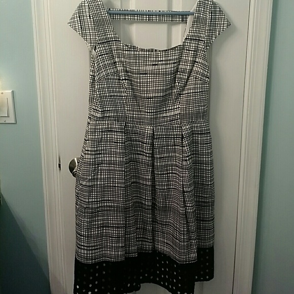 Nine West black and white dress