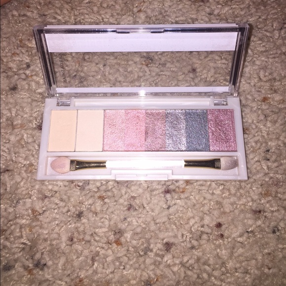 Make up - Picture 3 of 3