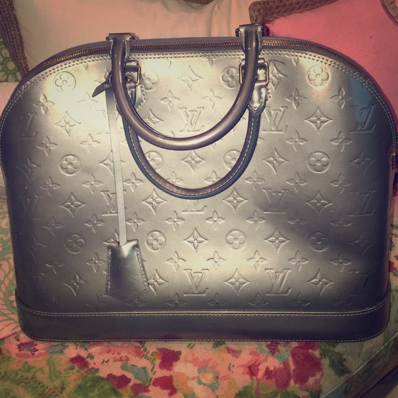 Authentic Louis Vuitton - Picture 1 of 4