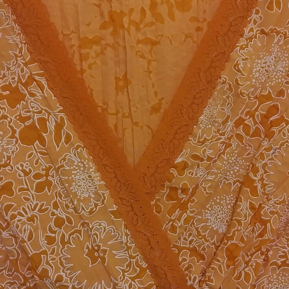 Great summer lightweight tank top - Picture 2 of 3