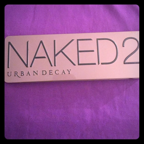 Urban Decay Naked 2 eyeshadow palette