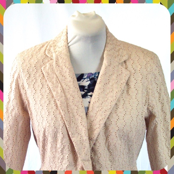 NWT Tan Notch Collar Eyelet Lace Blazer - Picture 3 of 4