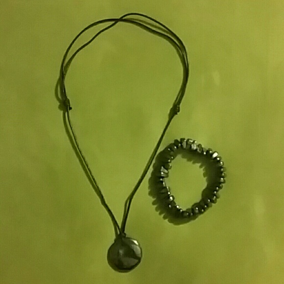 Necklace and bracelet set