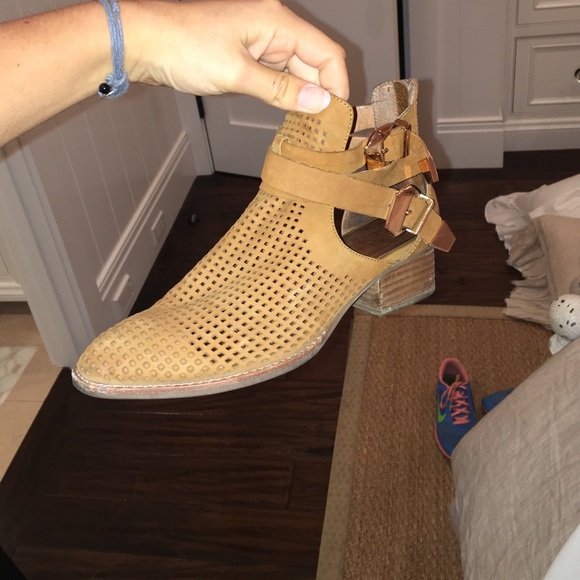 Jeffrey Campbell Shoes - Adorable brown Jeffery Campbell booties