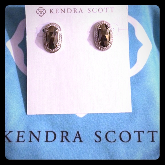 Kendra Scott Jewelry - NWT Kendra Scott Elaine Stud Earrings in Pyrite
