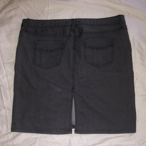 NWOT Gap Gray Stretch Denim Pencil Skirt - Picture 3 of 4