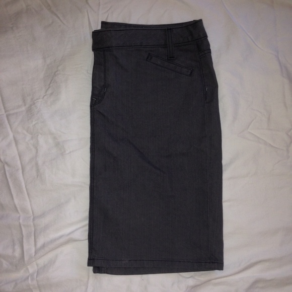 NWOT Gap Gray Stretch Denim Pencil Skirt - Picture 4 of 4