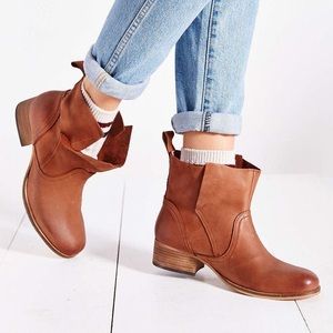 Short Slouchy Brown Ecote Boots