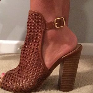 Kristin Cavallari Brown sandal