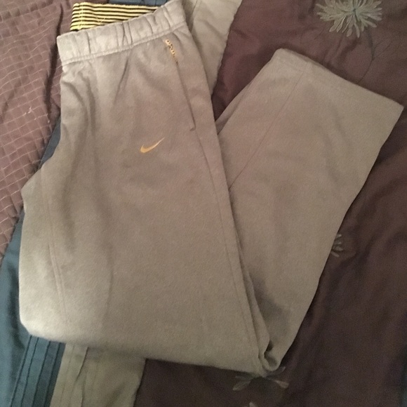 🚫SOLD🚫Live Strong Nike sweatpants