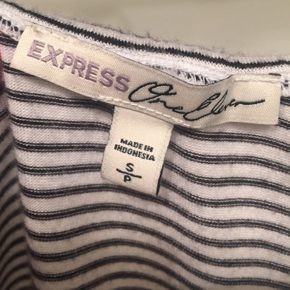 Express T-Shirt - Picture 3 of 3