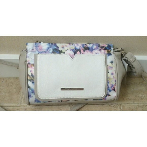 ❌SOLD❌ Steve Madden Crossbody/Wristlet