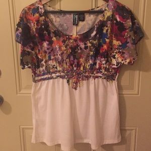 Floral Top! Great for summer elastic under waist