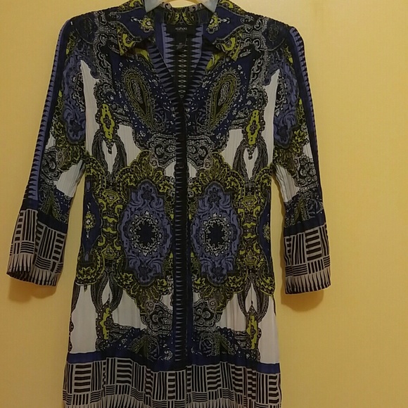 Beautiful Paisley Blouse - Picture 3 of 4