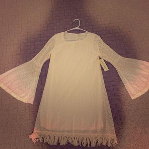 Whit lace bell sleeve dress