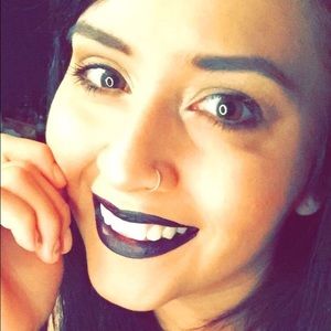 Meet your Posher, Yadirah