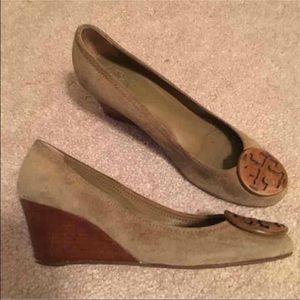 Tory burch olive green suede Sally wedges Sz 8 Tory burch olive green suede Sally wedges Sz 8