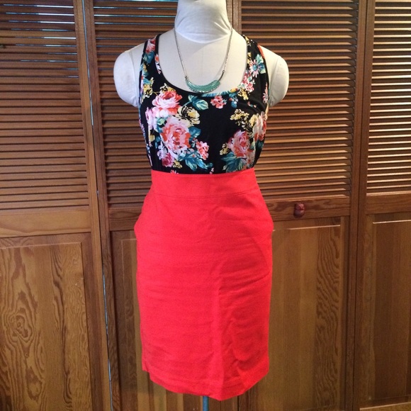 ‼️SALE‼️ Merona Pencil Skirt DONATED @5PM EST - Picture 2 of 4