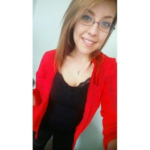 Meet your Posher, Carissa