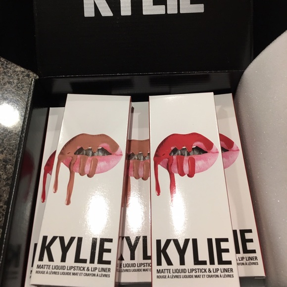 Kylie Cosmetics 22 - Picture 2 of 3