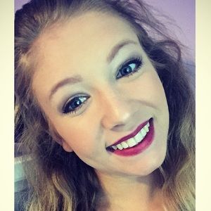 Meet your Posher, Brooke