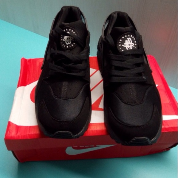 Triple Black Nike Huaraches