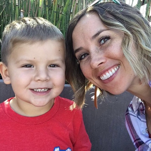 Meet your Posher, Lindsey - Picture 2 of 2