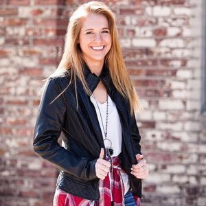 Meet your Posher, Nicole