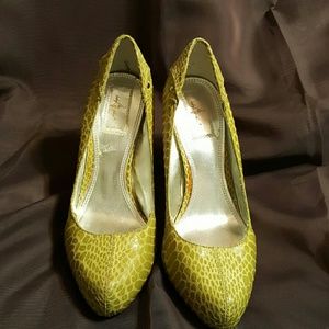 "Baby phat" high heel pumps size 6, 4 inch high