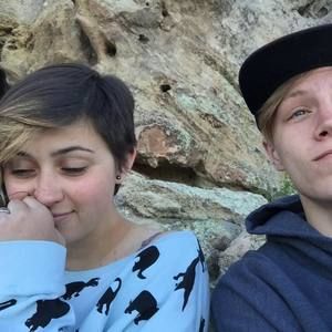 Meet your Posher, Daphne