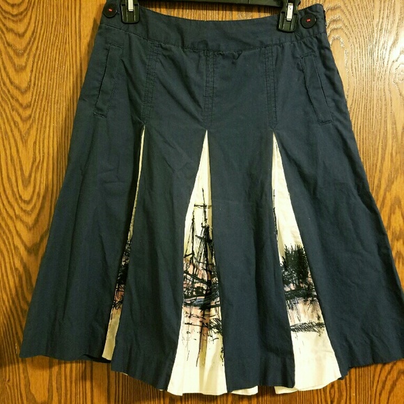 Stylish nautical pleated skirt