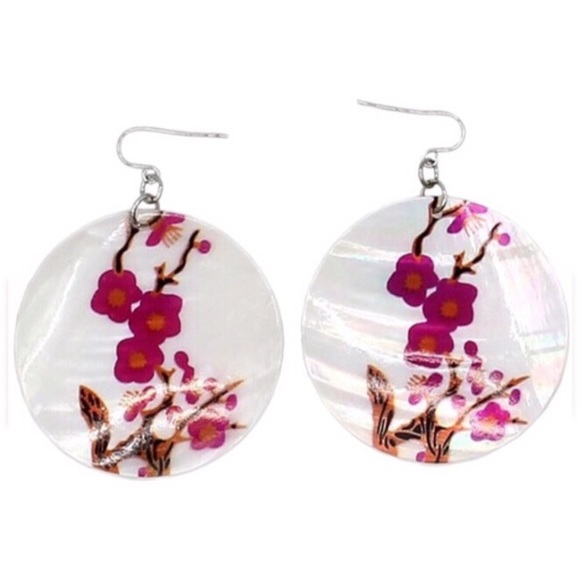 Flower Shell Earrings - Picture 7 of 8