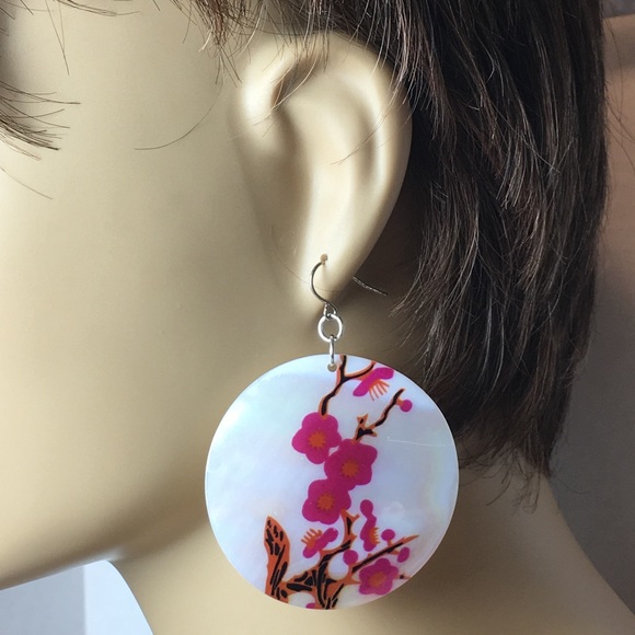 Flower Shell Earrings - Picture 4 of 8