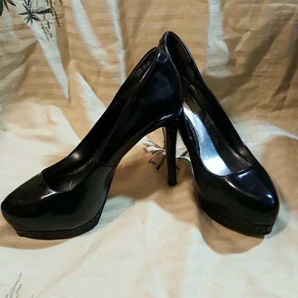 Simply Vera by VERA WANG size 7 and 5" heel