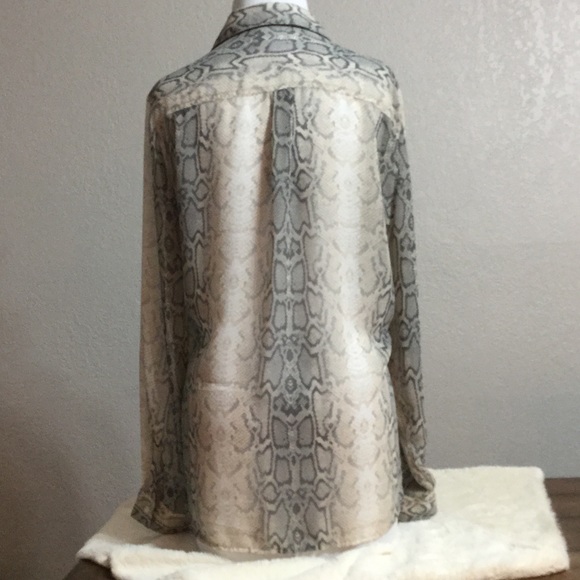 Snake Buttoned Top - Picture 2 of 3