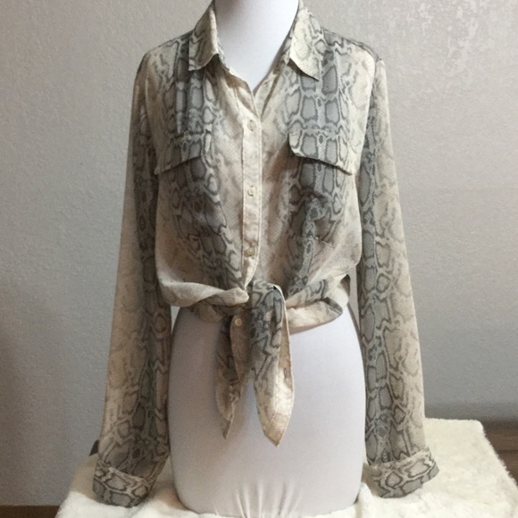 Snake Buttoned Top - Picture 3 of 3