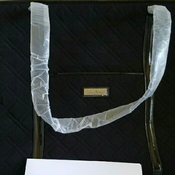 Vera bradley trimmed vera traveler bag - Picture 2 of 3