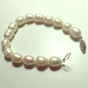All and pure seawater pearl