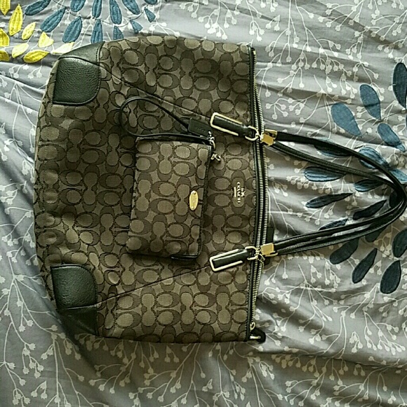 AUTHENTIC COACH BAG AND WRISTLET SET