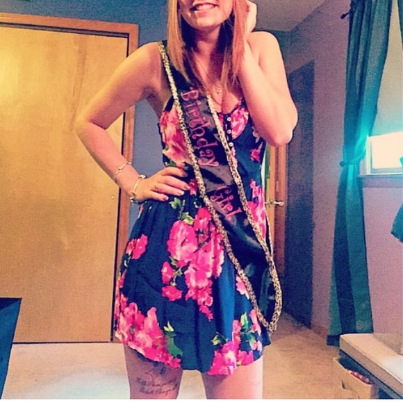 Cute summer dress - Picture 2 of 2