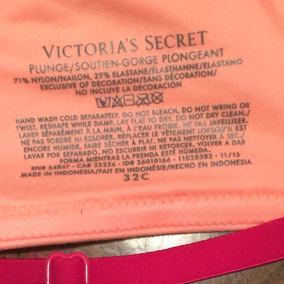 🚫SOLD🚫NWOT Victoria's Secret Plunge Bra - Picture 4 of 4
