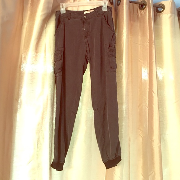 Lightly worn cargo pants (2)